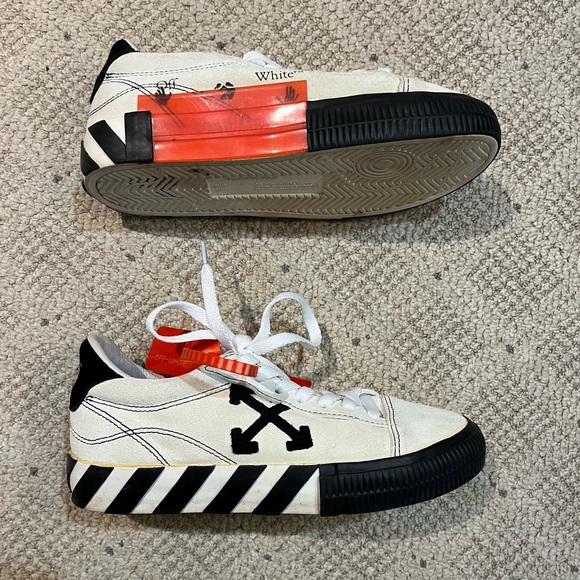 Off-White Vulcanized Low Top Sneakers. - Picture 7 of 11